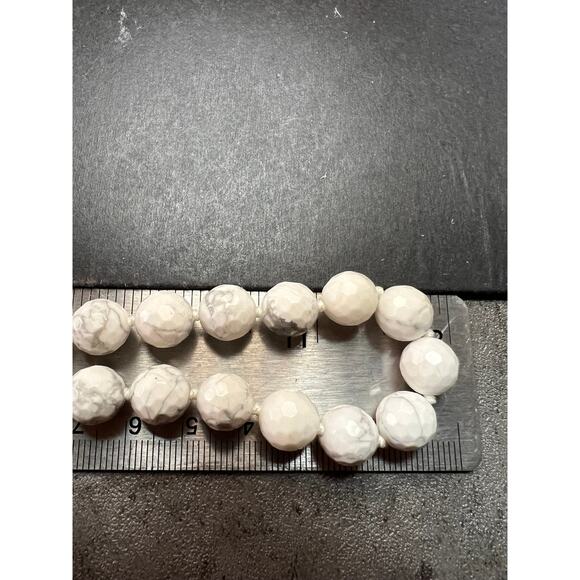 NEW howlite graduated knotted necklace with sterling silver clasp - Picture 13 of 13